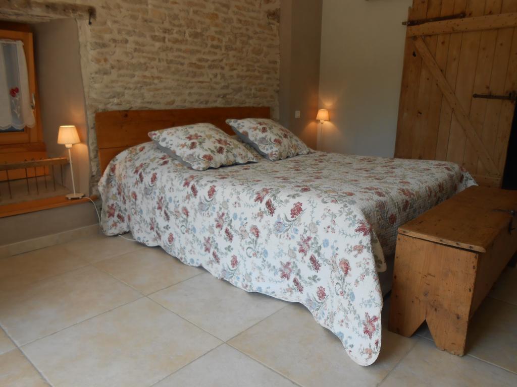 Les Grands Pres Bed & Breakfast Geney Cameră foto