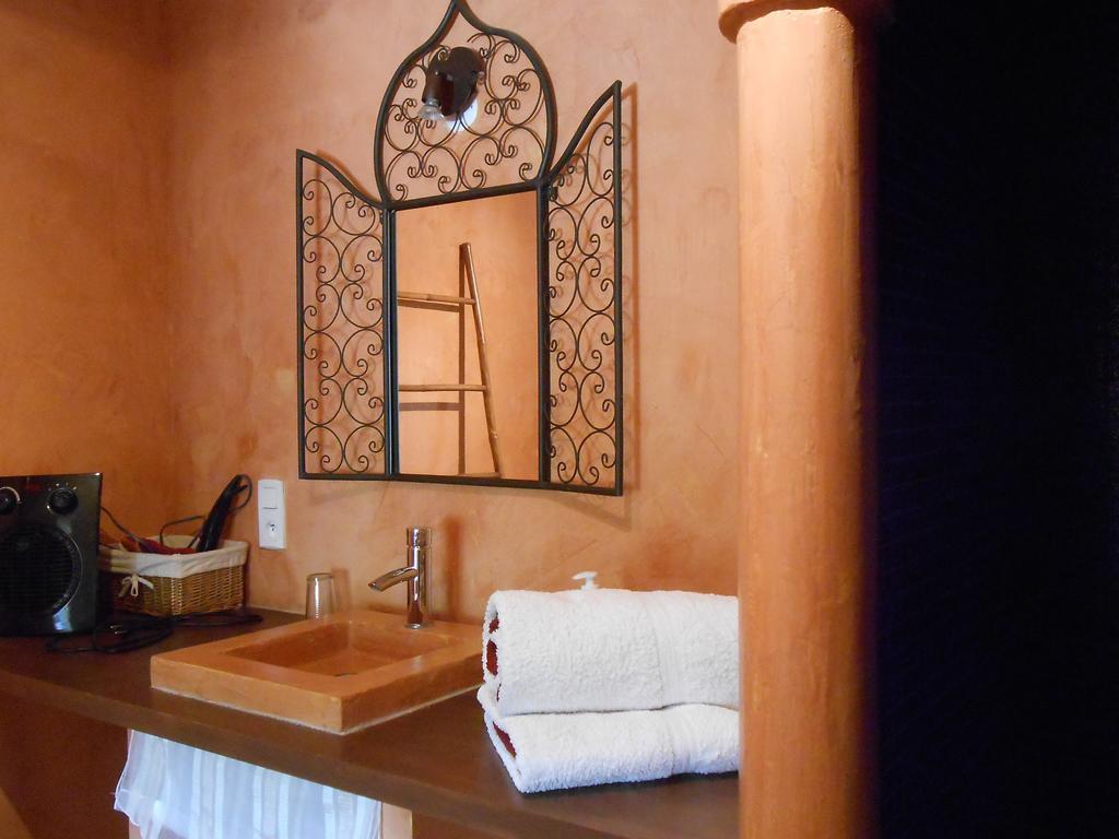 Les Grands Pres Bed & Breakfast Geney Cameră foto