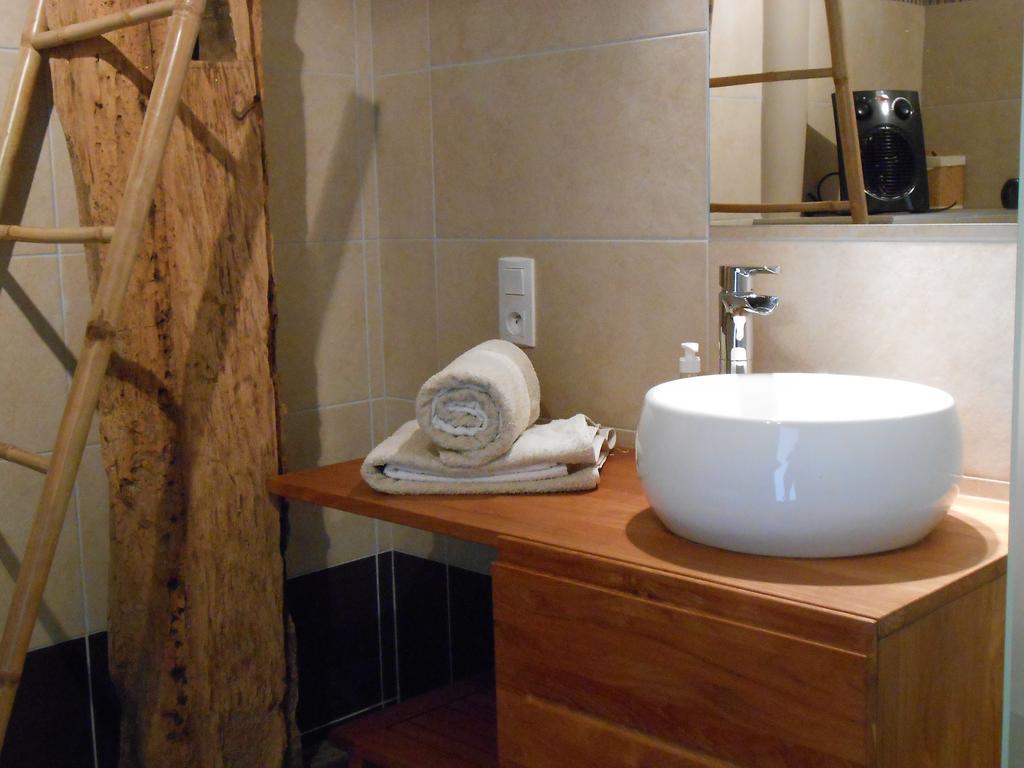 Les Grands Pres Bed & Breakfast Geney Cameră foto