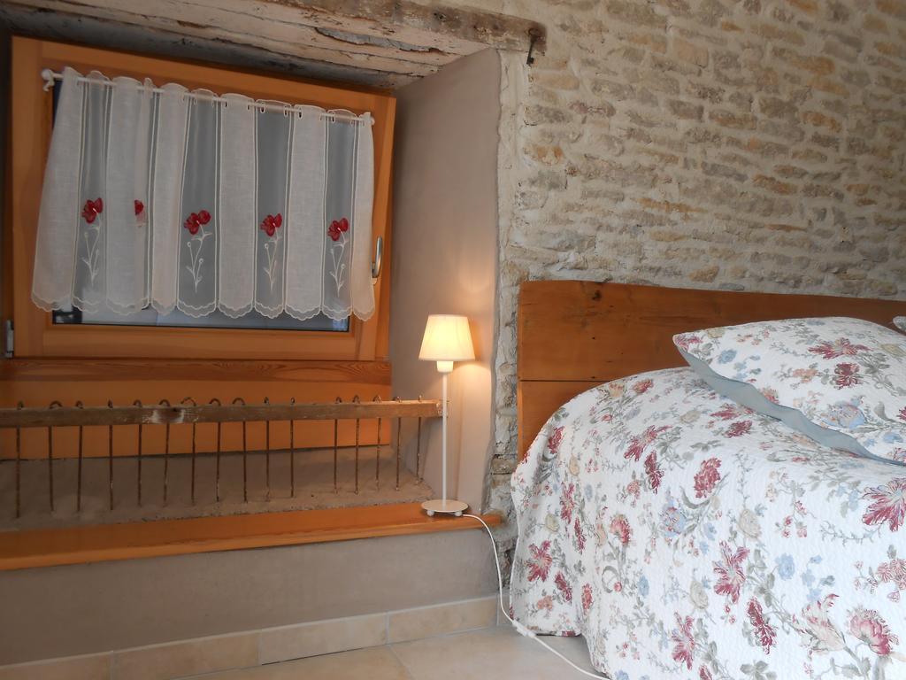 Les Grands Pres Bed & Breakfast Geney Cameră foto
