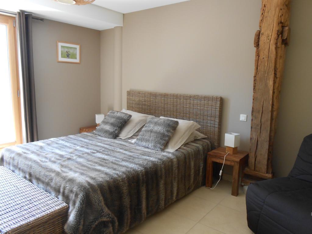 Les Grands Pres Bed & Breakfast Geney Cameră foto
