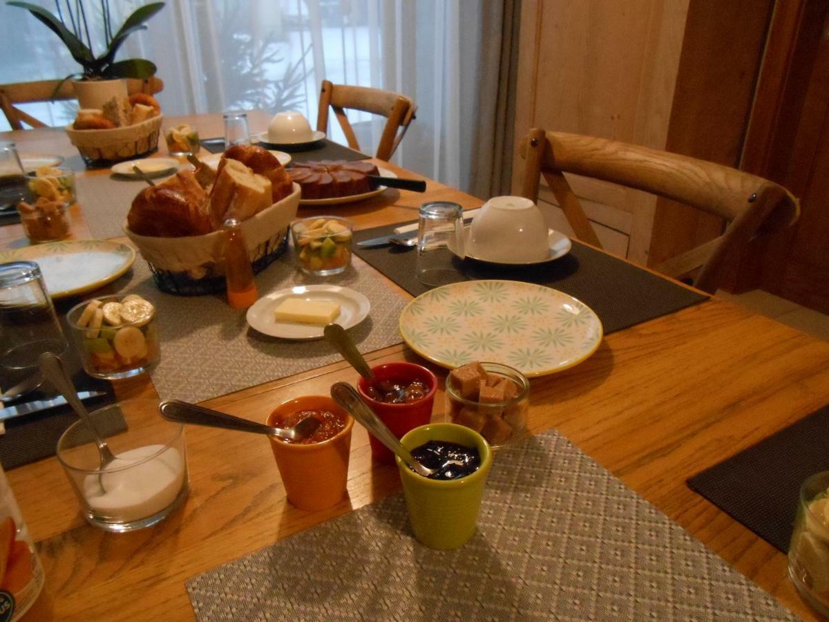 Les Grands Pres Bed & Breakfast Geney Exterior foto